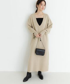 深Vネックニットワンピース