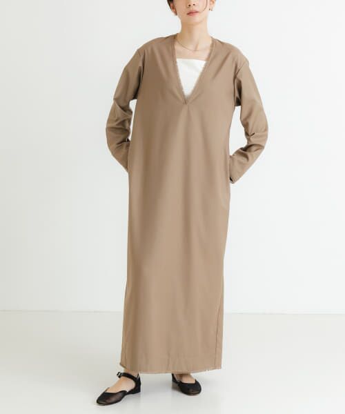 ＊＊URBAN RESEARCH / アーバンリサーチ ワンピース | new basic　深Vネックワンピース（BEIGE）