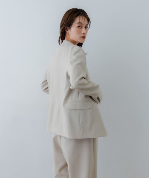 ホワイト ノーカラージャケット ツイードノーカラーミドル ジャケット （ノーカラージャケット