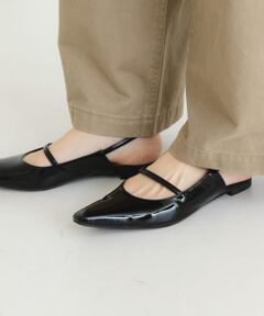ポインテッドバックストラップシューズ