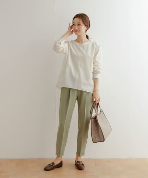 『UR TECH Smart Linen Touch』バックツイストブラウス