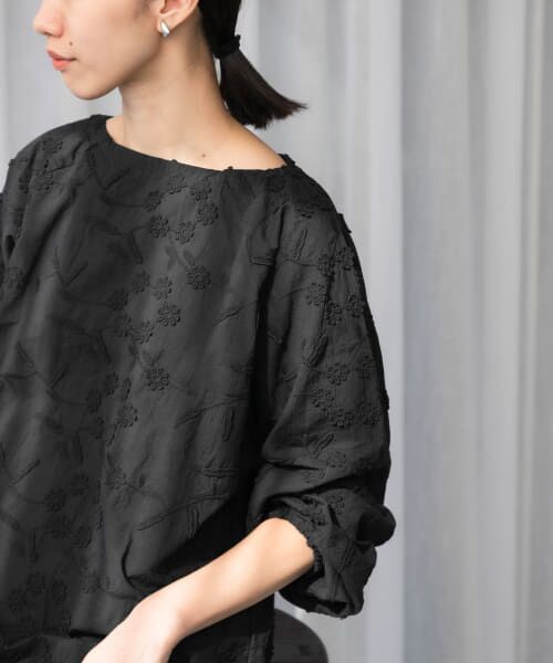 新品アーバンリサーチURBAN RESEACH LAATO2WAYブラウス URBAN RESEARCH（アーバンリサーチ）の「2WAY割繊ギャザー