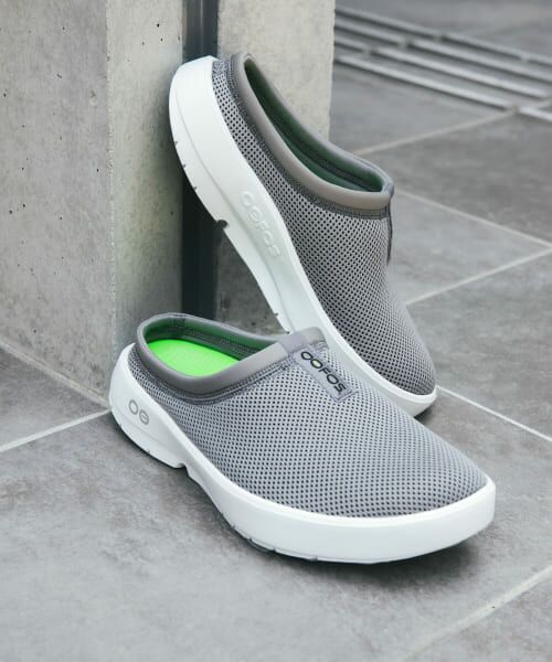 今ならほぼ即納！ Sport OOcOOzie OOFOS Mule DOORS RESEARCH （サンダル）｜URBAN ダイニングテーブル