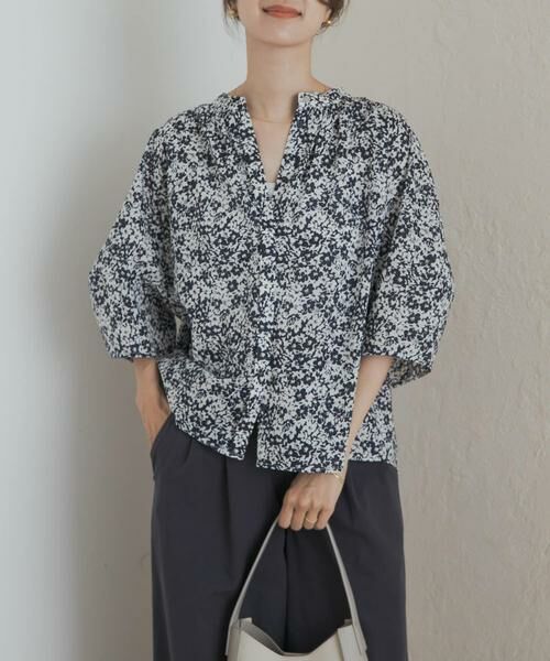 URBAN RESEARCH DOORS/アーバンリサーチ ドアーズ フラワープリントドルマンブラウス ブルー系その他 M URBAN RESEARCH DOORS/アーバンリサーチ ドアーズ フラワープリントドルマンブラウス ブルー系その他 M