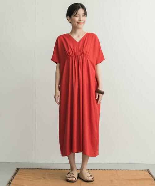 URBAN RESEARCH DOORS / アーバンリサーチ ドアーズ ワンピース | リネンレーヨンVネック切替ギャザーワンピース | 詳細12