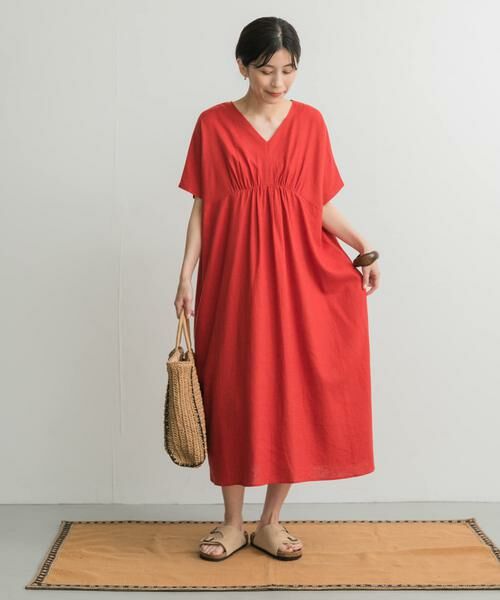 URBAN RESEARCH DOORS / アーバンリサーチ ドアーズ ワンピース | リネンレーヨンVネック切替ギャザーワンピース | 詳細4