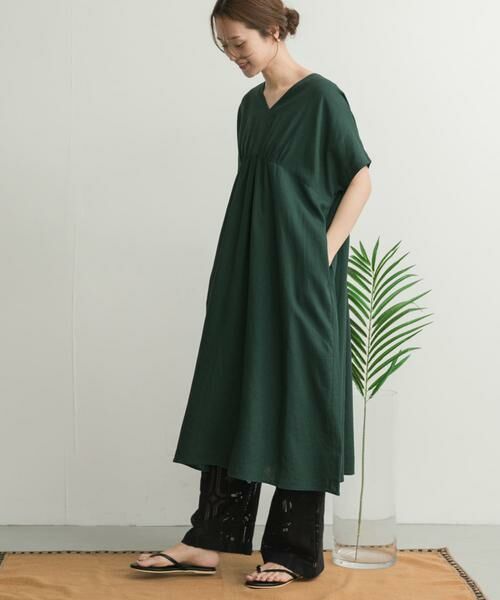 URBAN RESEARCH DOORS / アーバンリサーチ ドアーズ ワンピース | リネンレーヨンVネック切替ギャザーワンピース | 詳細18