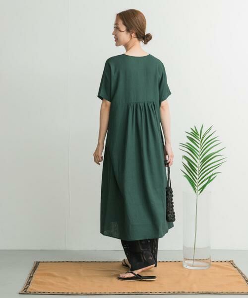 URBAN RESEARCH DOORS / アーバンリサーチ ドアーズ ワンピース | リネンレーヨンVネック切替ギャザーワンピース | 詳細23