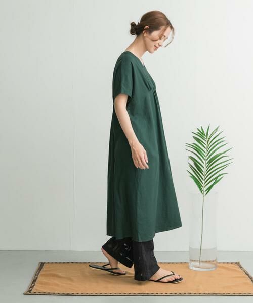 URBAN RESEARCH DOORS / アーバンリサーチ ドアーズ ワンピース | リネンレーヨンVネック切替ギャザーワンピース | 詳細24