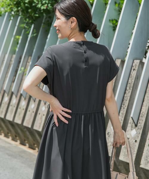 URBAN RESEARCH DOORS / アーバンリサーチ ドアーズ ワンピース | 『UR TECH』サマシェアウエストドロストワンピース | 詳細14