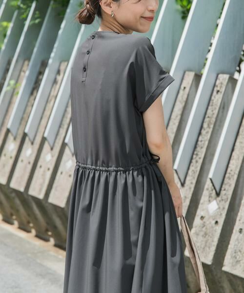 URBAN RESEARCH DOORS / アーバンリサーチ ドアーズ ワンピース | 『UR TECH』サマシェアウエストドロストワンピース | 詳細15