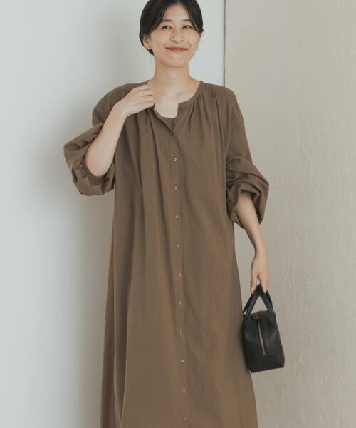 URBAN RESEARCH DOORS / アーバンリサーチ ドアーズ ワンピース | エンブロイダリーギャザーワンピース | 詳細2