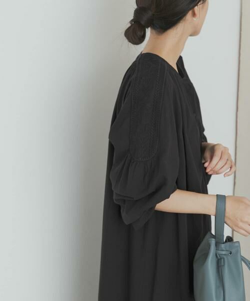 URBAN RESEARCH DOORS / アーバンリサーチ ドアーズ ワンピース | エンブロイダリーギャザーワンピース | 詳細23