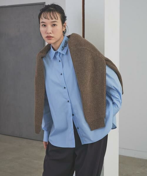 URBAN RESEARCH DOORS / アーバンリサーチ ドアーズ シャツ・ブラウス | 衿ロゴ刺繍カラーシャツ | 詳細1