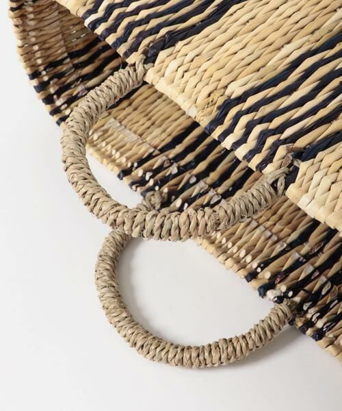 URBAN RESEARCH DOORS / アーバンリサーチ ドアーズ インテリア・インテリア雑貨 | アフリカンスクエア　ストロー横長カゴM ドームハンドル柄2 | 詳細4