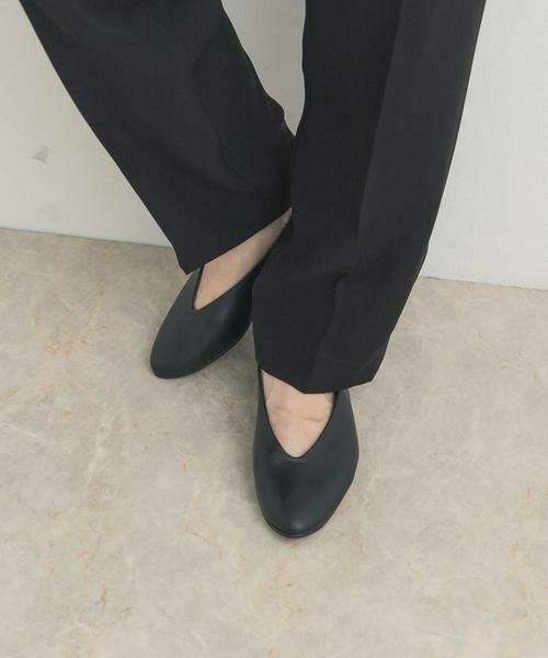 URBAN RESEARCH DOORS / アーバンリサーチ ドアーズ パンプス | Vカットパンプス（ブラック）