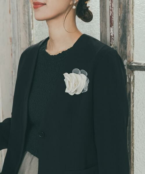 URBAN RESEARCH DOORS / アーバンリサーチ ドアーズ ブローチ・コサージュ | ニュアンスフラワーコサージュ（アイボリー）