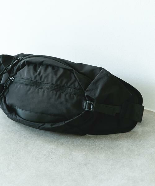 URBAN RESEARCH DOORS / アーバンリサーチ ドアーズ ショルダーバッグ | フロントポケットボディバッグ（ブラック）