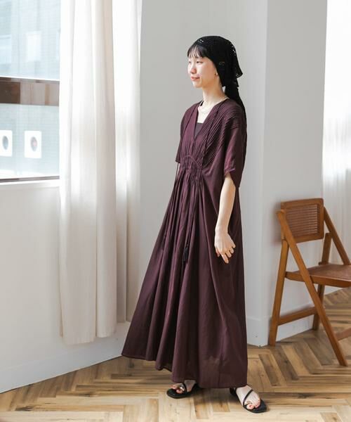 URBAN RESEARCH DOORS / アーバンリサーチ ドアーズ ワンピース | ピンタックギャザーワンピース（ブラウン）