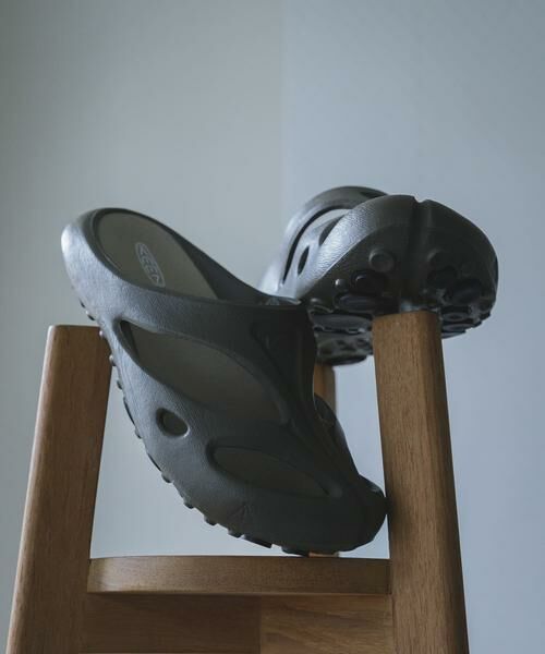 URBAN RESEARCH DOORS / アーバンリサーチ ドアーズ サンダル | KEEN　SHANTI（カーキ）