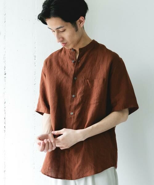 URBAN RESEARCH DOORS / アーバンリサーチ ドアーズ シャツ・ブラウス | シルケットリネン バンドカラーショートスリーブシャツ（ブラウン）