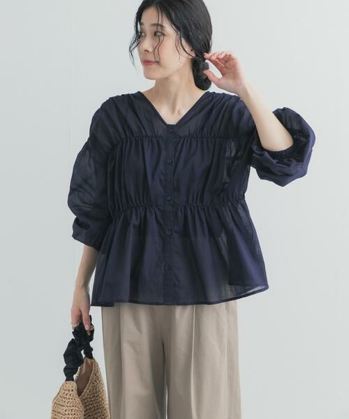 URBAN RESEARCH DOORS / アーバンリサーチ ドアーズ シャツ・ブラウス | 『UR TECH』コットンギャザーVネックブラウス（ネイビー）