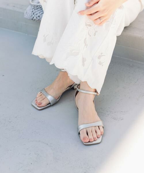 URBAN RESEARCH DOORS / アーバンリサーチ ドアーズ サンダル | アンクルストラップフラットサンダル（シルバー）