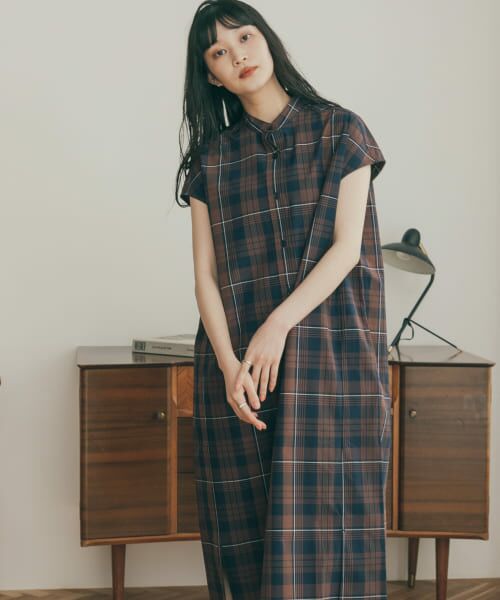 ＊＊URBAN RESEARCH DOORS / アーバンリサーチ ドアーズ ワンピース | FORK&SPOON　バンドカラーフレンチスリーブシャツワンピース（NVY×BRN）