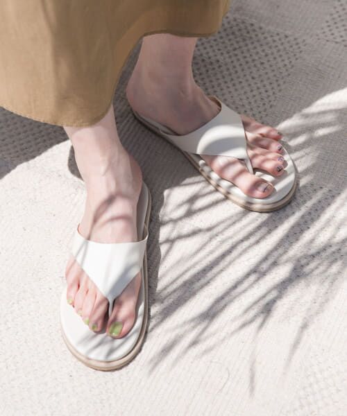 ＊＊URBAN RESEARCH DOORS / アーバンリサーチ ドアーズ サンダル | スムースコンビトングサンダル（IVORY）