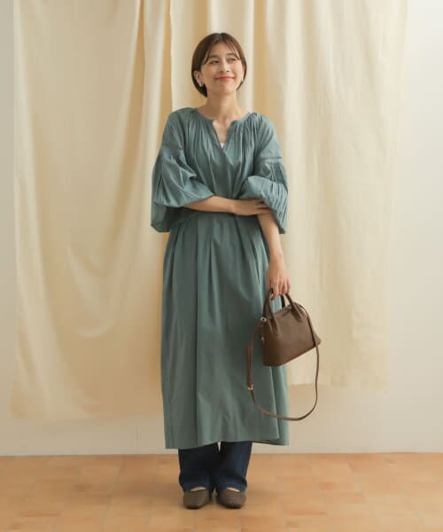 美品 アーバンリサーチドアーズ コットンボイルラグランギャザー ワンピース 黒M URBAN RESEARCH DOORS（アーバンリサーチドアーズ）の「コットン