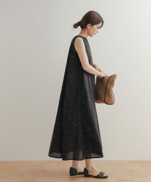 ４５Rノースリーブワンピース 刺繍ドットノースリーブワンピース(506058971) | アーバン
