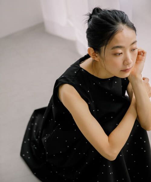 Apolina オリジナルテキスタイル　ノースリーブワンピース 美品 Apolina オリジナルテキスタイルノースリーブワンピース 美品