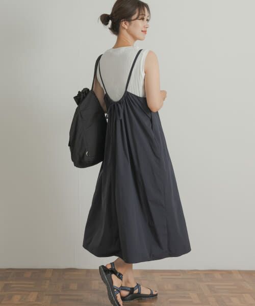 ＊＊URBAN RESEARCH DOORS / アーバンリサーチ ドアーズ ワンピース | 『UR TECH POLIsh POLI』撥水ギャザーキャミワンピース（NAVY）