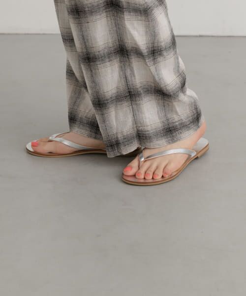 ＊＊URBAN RESEARCH DOORS / アーバンリサーチ ドアーズ サンダル | NICOLAS LAINAS　メタリックトングサンダル（SILVER）