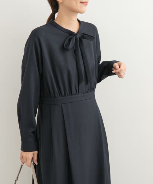 ＊＊URBAN RESEARCH DOORS / アーバンリサーチ ドアーズ ワンピース | 『UR TECH SMOOTHLUXE』ボウタイワンピース（NAVY）