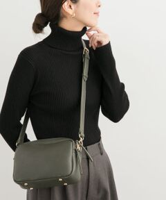 タートルネックリブニット