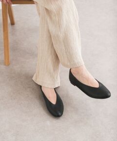 Vカットパンプス