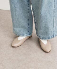 Vカットパンプス