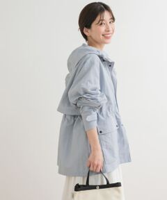 ナイロンマウンテンパーカー