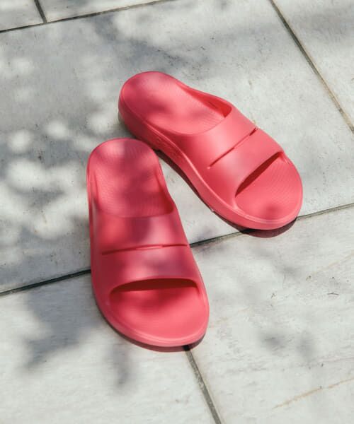 ＊＊URBAN RESEARCH DOORS / アーバンリサーチ ドアーズ サンダル | OOFOS　OOahh（NeonBerry）