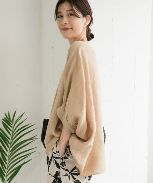 新品 タグ付き アーバンリサーチドアース リネンギャザースリーブVネックブラウス URBAN RESEARCH DOORS｜リネンギャザースリーブVネックブラウス