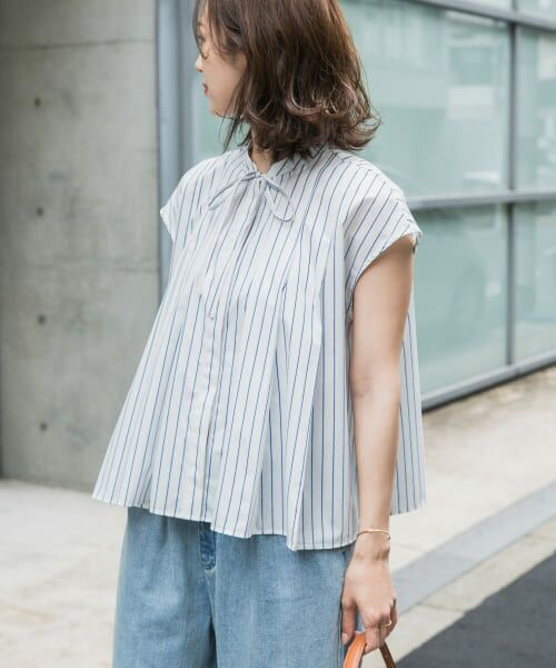 新品アーバンリサーチドアーズDOORS★春キレイ色ブークレーVネック紺★3点以上同梱で宅急便送料無料！平日15時まで入金分当日発送可 URBAN RESEARCH DOORS（アーバンリサーチドアーズ）の「製品染めカラー