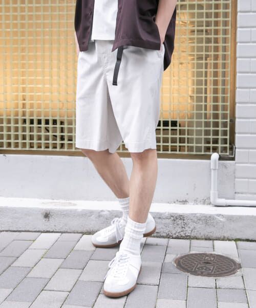 新品タグ付き✨エブール　リネンショートパンツ　イタリア製生地　金ボタン　38 新品タグ付き✨エブール リネンショートパンツ イタリア製生地