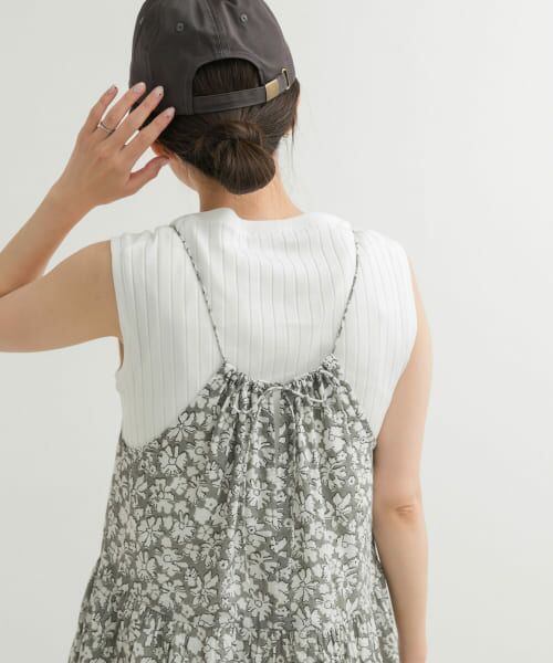 Taro Horiuchi 未使用　ベージュ ノースリーブ トップス Taro Horiuchi 未使用 ベージュ ノースリーブ トップス レディース