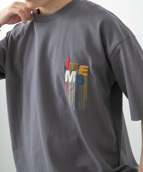 URBAN RESEARCH ITEMS/アーバンリサーチ アイテムズ フリンジ刺繍T-shirts Logo チャコールグレー L URBAN RESEARCH ITEMS/アーバンリサーチ アイテムズ フリンジ刺繍T-shirts Logo チャコールグレー L