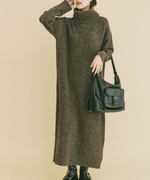 URBAN RESEARCH ITEMS / アーバンリサーチ アイテムズ ワンピース | タートルネックニットワンピース（ブラウン）