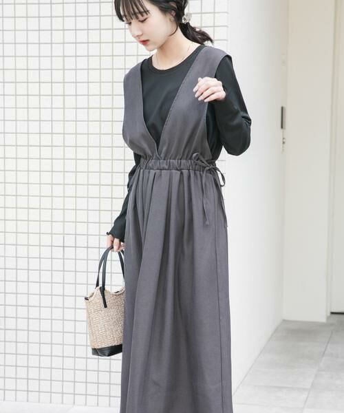 URBAN RESEARCH ITEMS / アーバンリサーチ アイテムズ ワンピース | ギャザージャンパースカート(ロングスリーブインナーセット)（チャコールグレー）