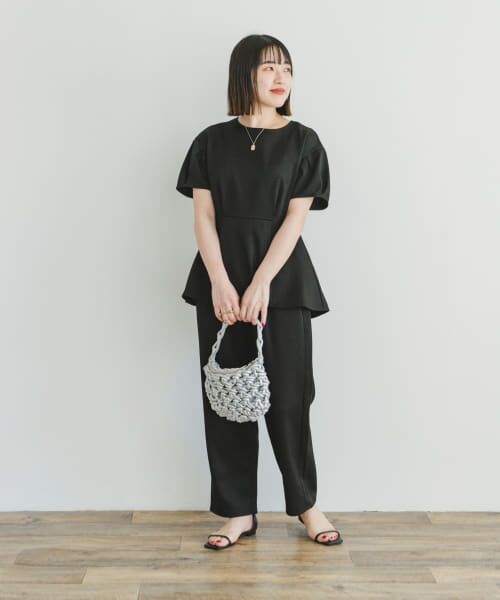 ペプラムトップス×テーパードパンツ （セットアップ