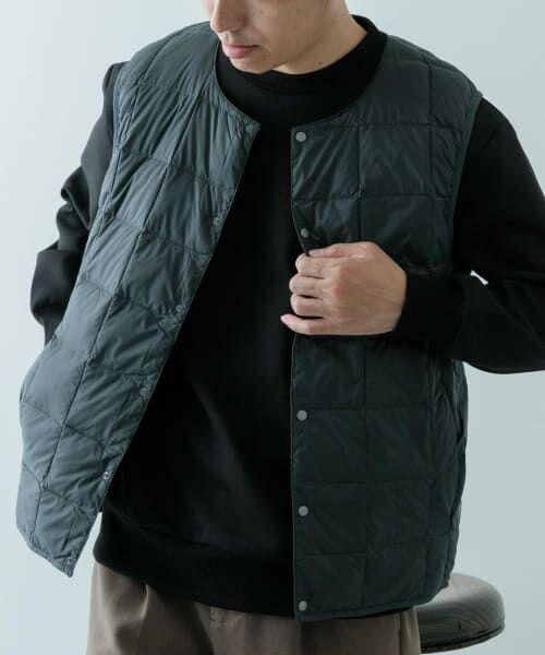 ＊＊URBAN RESEARCH ITEMS / アーバンリサーチ アイテムズ ダウンジャケット・ベスト | TAION　Crew Neck Button Down Vest（CHA）