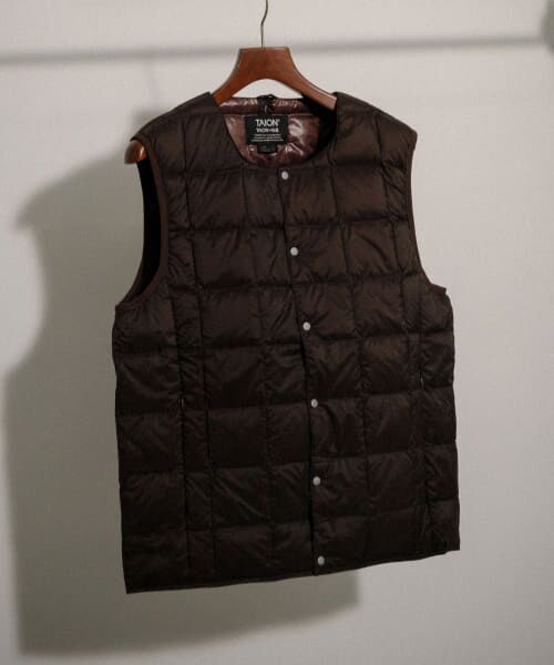 ＊＊URBAN RESEARCH ITEMS / アーバンリサーチ アイテムズ ダウンジャケット・ベスト | TAION　Crew Neck Button Down Vest（D.CHOCO）